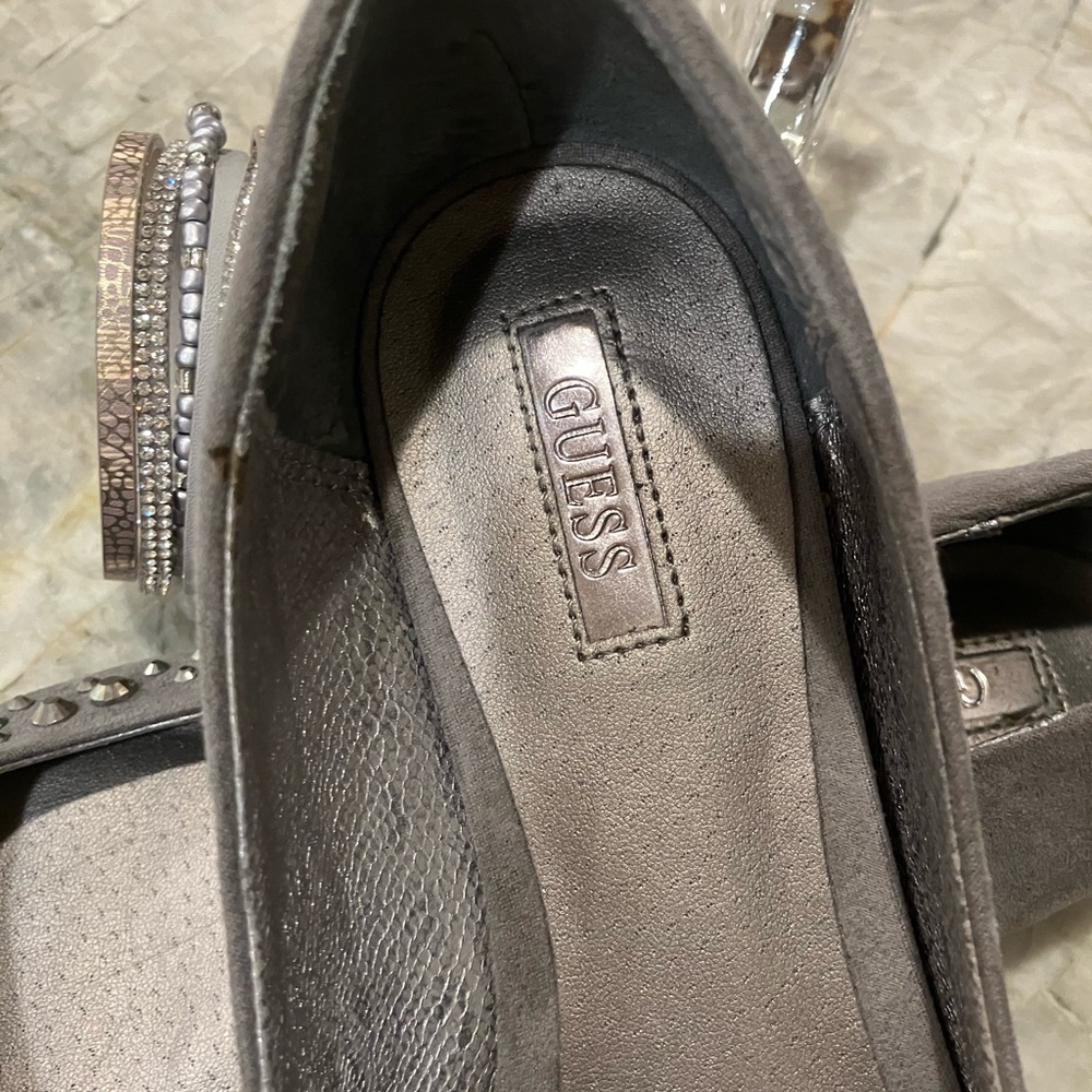 GUESS Suede Studded Flats Sz 8 🌺HP🌺 - Picture 4 of 7